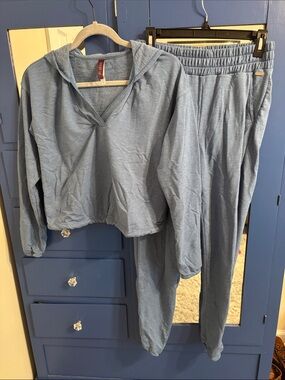 Adore Me Boxy Cropped Hooded Sweatshirt and Joggers Set - XS